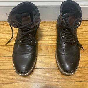 Used dress shoe boots size 10 black from target
